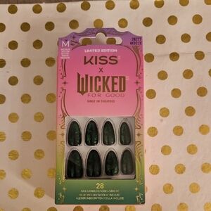 Kiss Limited Edition Wicked Nails - Green and Black